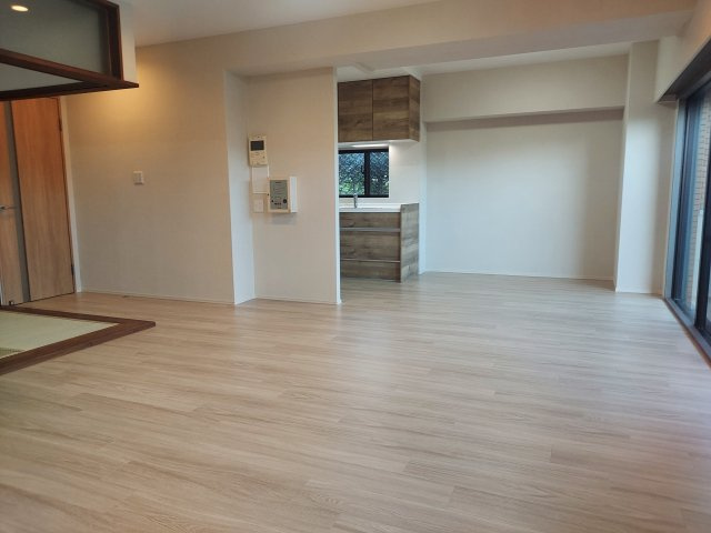 ダイアパレス宝塚クオリテージ2の居間・リビング