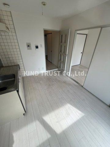 クーランデール天神橋の居間・リビング|使いやすい居間です