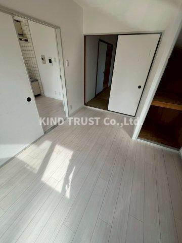 クーランデール天神橋の居間・リビング|ゆったり過ごせる居間です