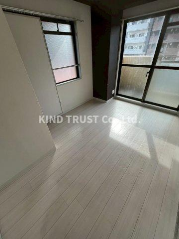 クーランデール天神橋の居間・リビング|こちらのリビングで趣味の時間をお楽しみください