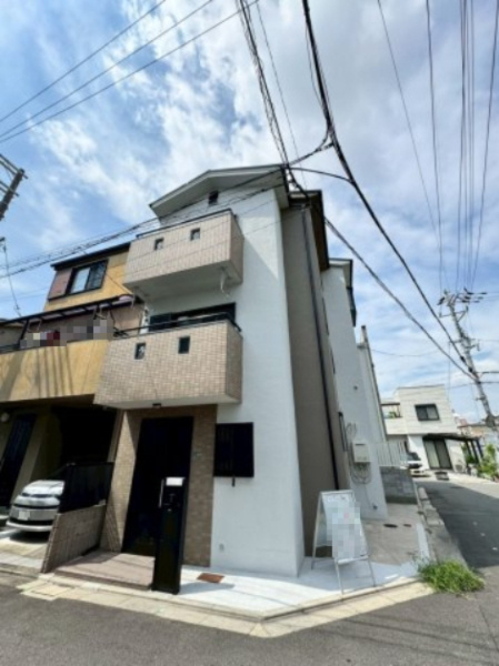 門真市千石東町の外観|門真市立水桜小学校まで徒歩9分、門真市立第四中学校まで徒歩約8分と近く、子どもを安心して学校に通わせたいファミリーにおすすめです。