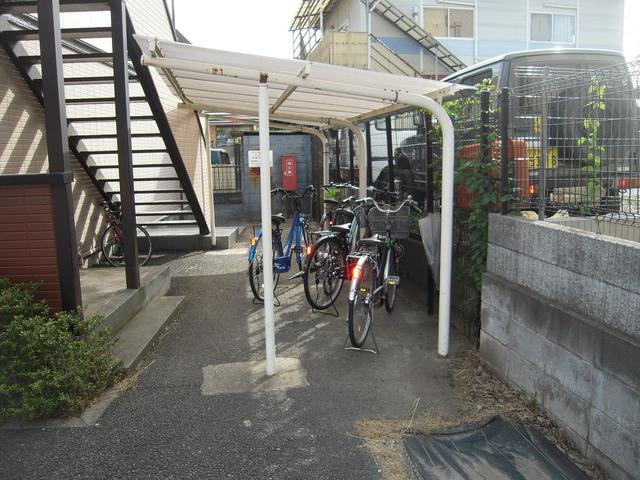 屋根付き駐輪場。