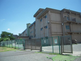 八王子市立由木中学校まで489m