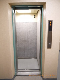 【その他共用部分】 | 勿論エレベーターが備え付けられています。
