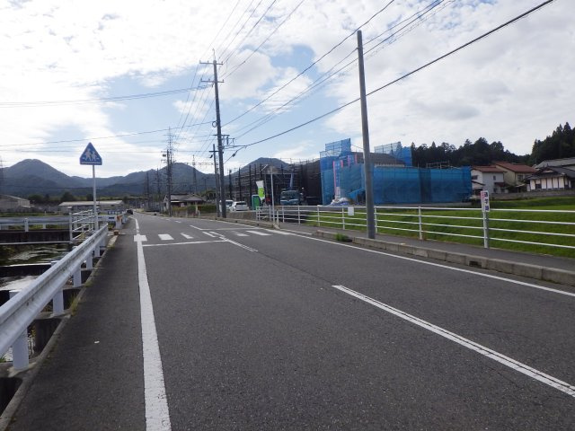 新築戸建　北広島町今田（No.2／No.4）の前面道路含む現地写真|前面道路含む現地写真です！広々とした道路です！