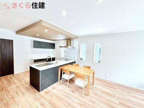 タマタウン　駅南町　1号棟のキッチン|対面タイプならキッチン内にいながらご家族やお客様との会話が楽しめます。