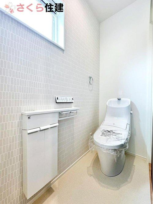 タマタウン　駅南町　1号棟のトイレ|トイレは各階完備。夜、トイレに起きても、2階の寝室から1階のトイレに降りる必要はありません。