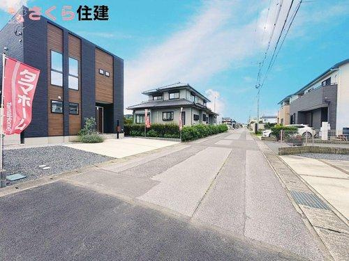 タマタウン　駅南町　1号棟の前面道路含む現地写真|前面道路６ｍ！！ラクラク駐車ができます！！