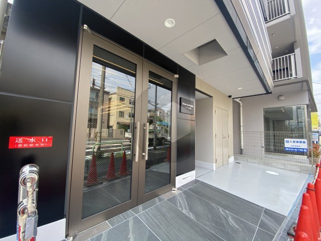 メゾン上小阪のエントランス