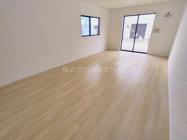 【居間・リビング】 | 志木市中宗岡第30　全4棟　3号棟 | 開放感があり日当たり良好です