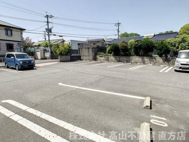 D-HOUSE A棟の駐車場