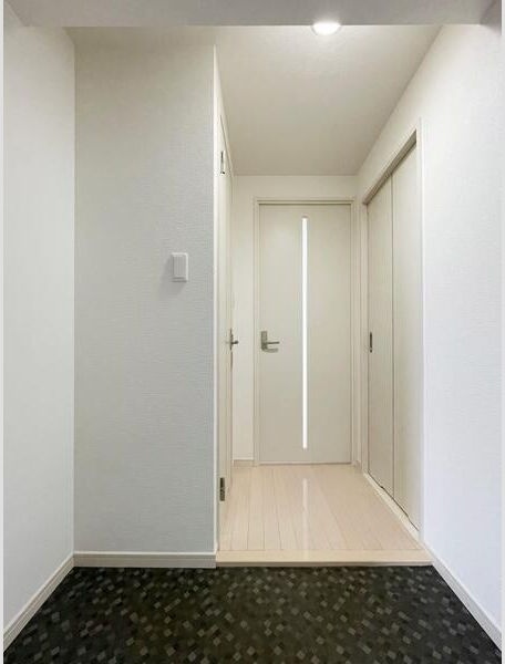 S-FORT江坂Fioreの玄関