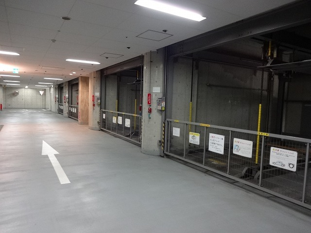 泉ガーデンレジデンスの駐車場