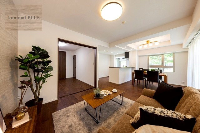 ステイツ城東グランプレイスの居間・リビング