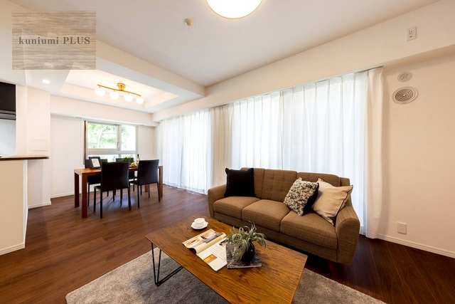 ステイツ城東グランプレイスの居間・リビング