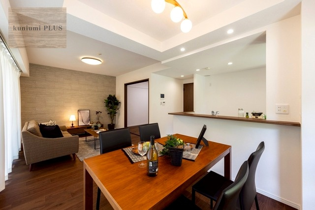 ステイツ城東グランプレイスの居間・リビング