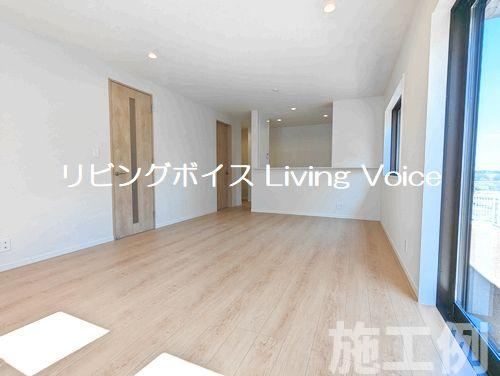 【居間・リビング】 | 【仲介手数料０円】横浜市緑区東本郷5丁目　新築一戸建て | 横浜市緑区東本郷5丁目　新築一戸建て