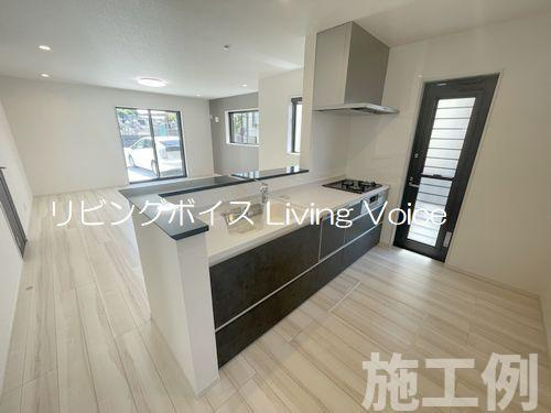 【居間・リビング】 | 【仲介手数料０円】横浜市緑区東本郷5丁目　新築一戸建て | 横浜市緑区東本郷5丁目　新築一戸建て