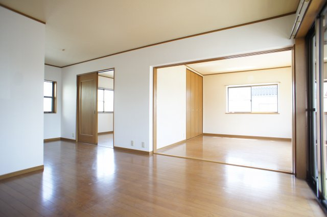 前橋市天川原町１丁目のアパートの居間・リビング|ゆったり過ごせる居間です