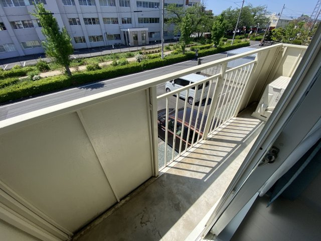 パークハイム朝日が丘のバルコニー|外からの目が気にならないバルコニーで洗濯物が干せます