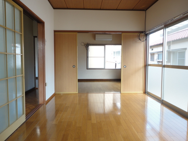 大利根町一戸建の内装|内装は落ち着いています