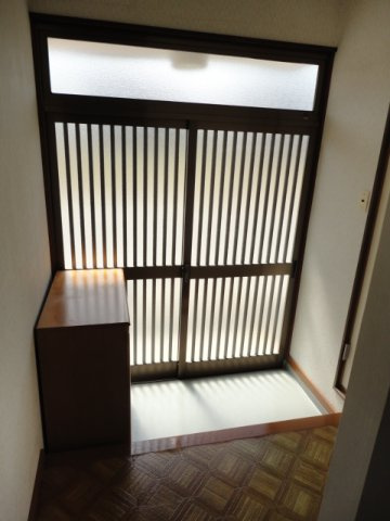 大利根町一戸建の玄関|落ち着いた玄関です