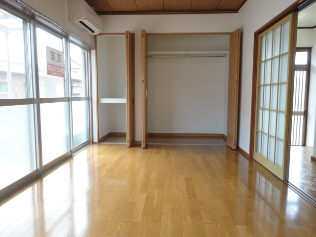 大利根町一戸建の居間・リビング|ゆったり過ごせるリビングです