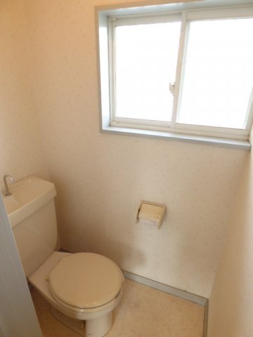 メナージュ野本のトイレ|落ち着いた色調のトイレです