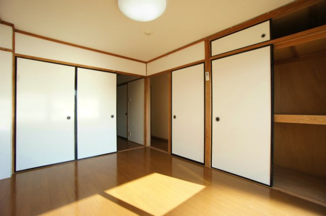 総社マンションの内装|明るい色調の室内です