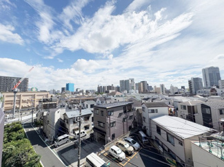 【展望】 | 眼前に広がる空の雄大さと、このお部屋の自慢の一つである「眺望」をご覧ください。毎日、この景色を独り占めできる新生活に夢が広がります。～即日のご見学可能～　お問合せはお気軽にどうぞ。
