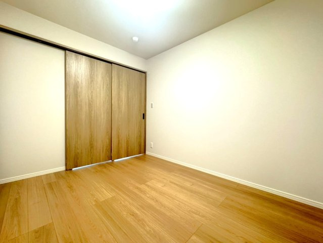 ◆２０２５年８月リフォーム完了◆全居室収納付き◆７階建６階部分の眺望良好◆ペルル伏見桃山の洋室|洋室