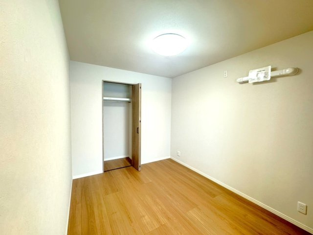 ◆２０２５年８月リフォーム完了◆全居室収納付き◆７階建６階部分の眺望良好◆ペルル伏見桃山の洋室|洋室