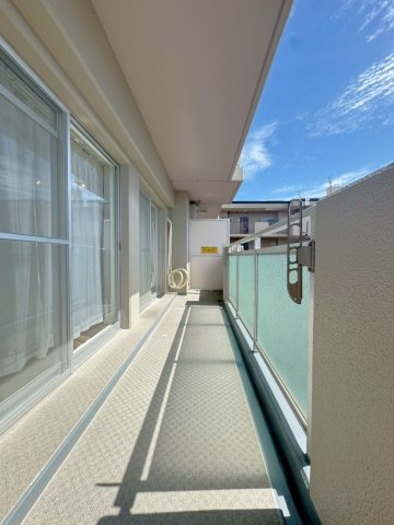 ◆２０２５年８月リフォーム完了◆全居室収納付き◆７階建６階部分の眺望良好◆ペルル伏見桃山のバルコニー|バルコニー