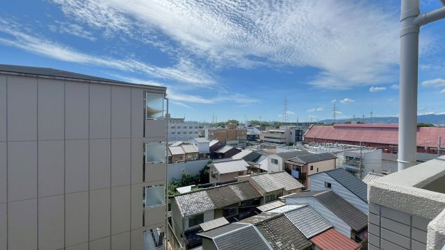 ◆２０２５年８月リフォーム完了◆全居室収納付き◆７階建６階部分の眺望良好◆ペルル伏見桃山のバルコニー|バルコニーからの眺望