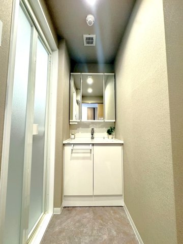 ◆２０２５年８月リフォーム完了◆全居室収納付き◆７階建６階部分の眺望良好◆ペルル伏見桃山の洗面所|独立洗面台