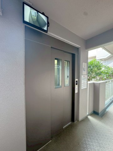 ◆２０２５年８月リフォーム完了◆全居室収納付き◆７階建６階部分の眺望良好◆ペルル伏見桃山のその他共用部分|エレベーター