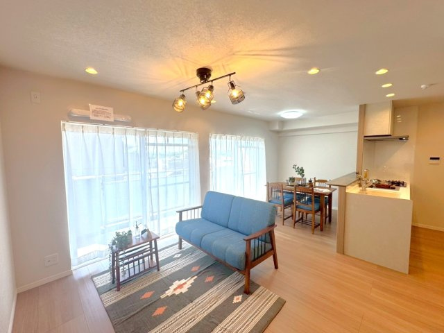 ◆２０２５年８月リフォーム完了◆全居室収納付き◆７階建６階部分の眺望良好◆ペルル伏見桃山の居間・リビング|リビング