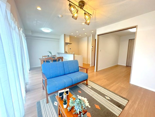◆２０２５年８月リフォーム完了◆全居室収納付き◆７階建６階部分の眺望良好◆ペルル伏見桃山の居間・リビング|リビング
