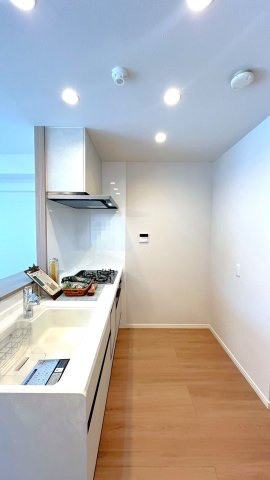 ◆２０２５年８月リフォーム完了◆全居室収納付き◆７階建６階部分の眺望良好◆ペルル伏見桃山のキッチン|キッチン
