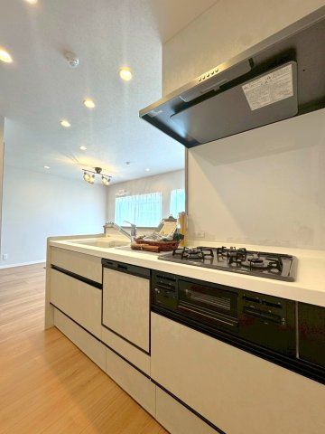 ◆２０２５年８月リフォーム完了◆全居室収納付き◆７階建６階部分の眺望良好◆ペルル伏見桃山のキッチン|キッチン