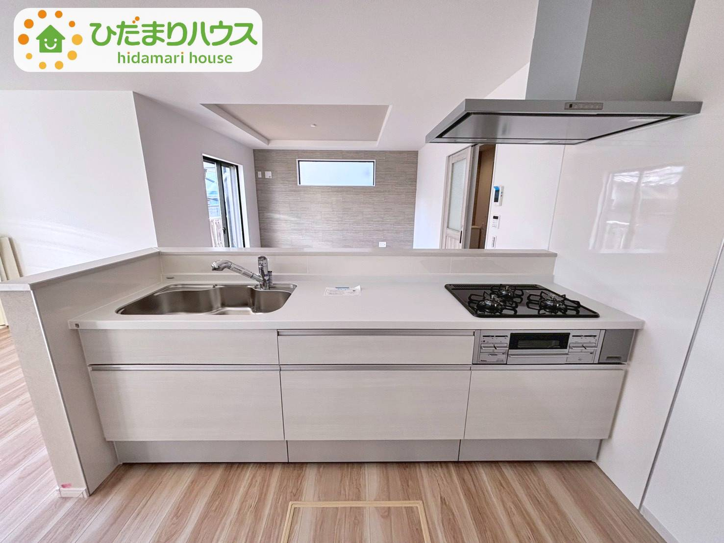 野田市宮崎新田3期　新築戸建　１号棟のキッチン|カウンターは少し高くなってますので、手元が隠れて来客からは見えにくくなってます♪							
