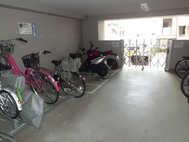 藤和シティホームズ灘の駐車場