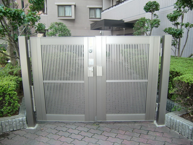 藤和シティホームズ灘のエントランス