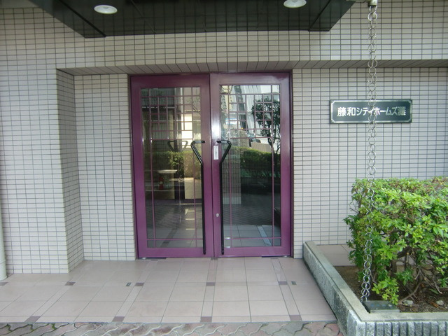 藤和シティホームズ灘のエントランス