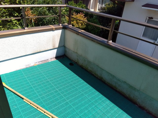 売中古戸建　三島市三恵台のバルコニー|南向きのバルコニーがあります。陽当たり良好なので、お洗濯がよく乾きそうですね。