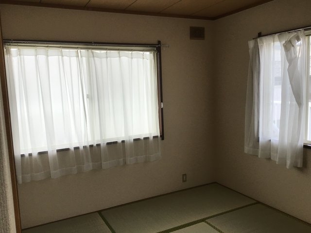 ジョリー三井寺の居間・リビング
