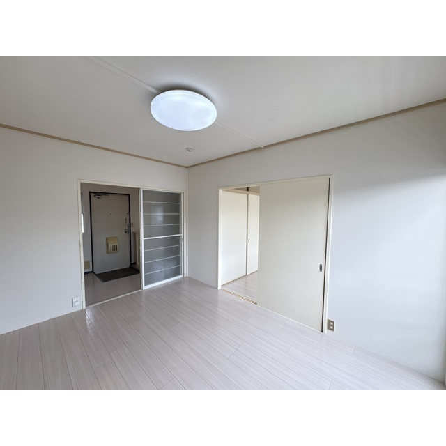 サンシティ江田Bの居間・リビング|ゆったりとした居間です