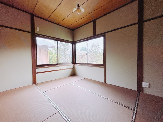 【中古戸建】安中市鷺宮の和室|■和室｜和室を書斎にしたり、冬にはコタツを敷いて家族みんなで年越しをするのもいいですね。家族みんなのお気に入りの空間になります♪