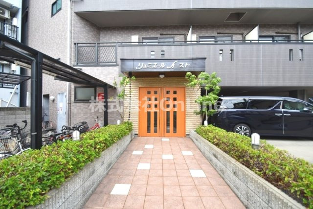 東大阪市菱屋西１丁目の賃貸マンションのエントランス