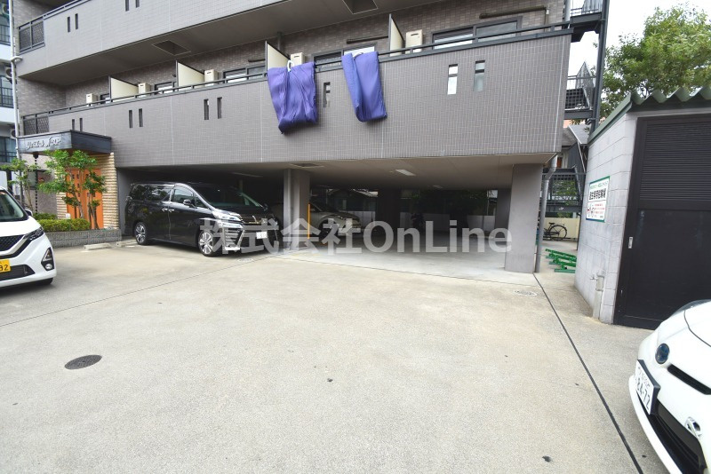 東大阪市菱屋西１丁目の賃貸マンションの駐車場